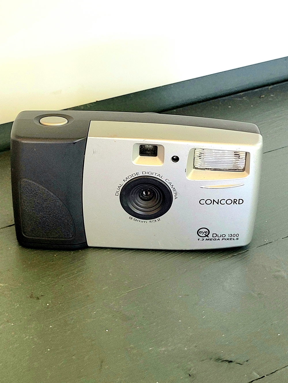 Concord Duo 1300 1.3 MP Digital Camera